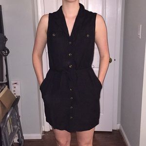 Black dress with pockets.